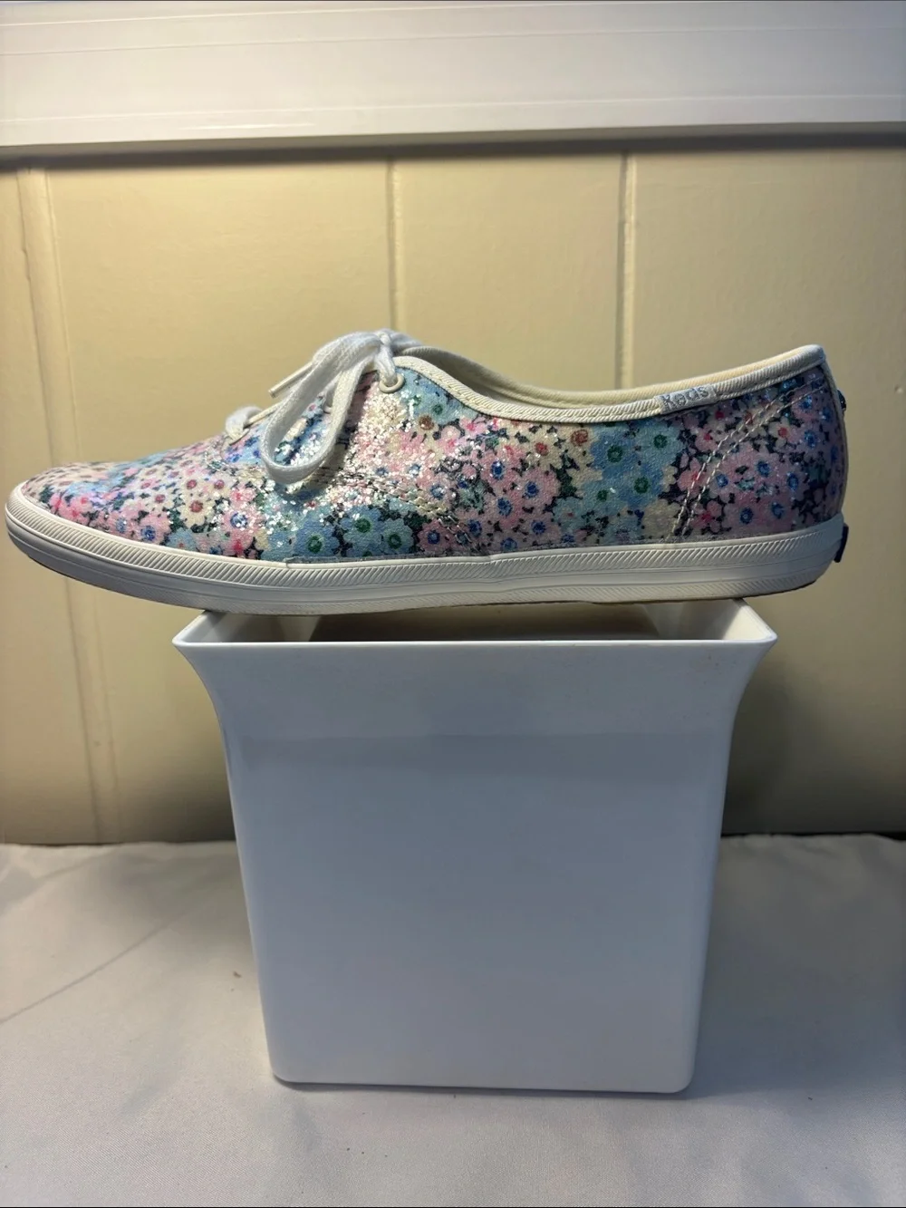 EUC Keds x Kate Spade Daisy Garden Glitter Sneakers Size 8